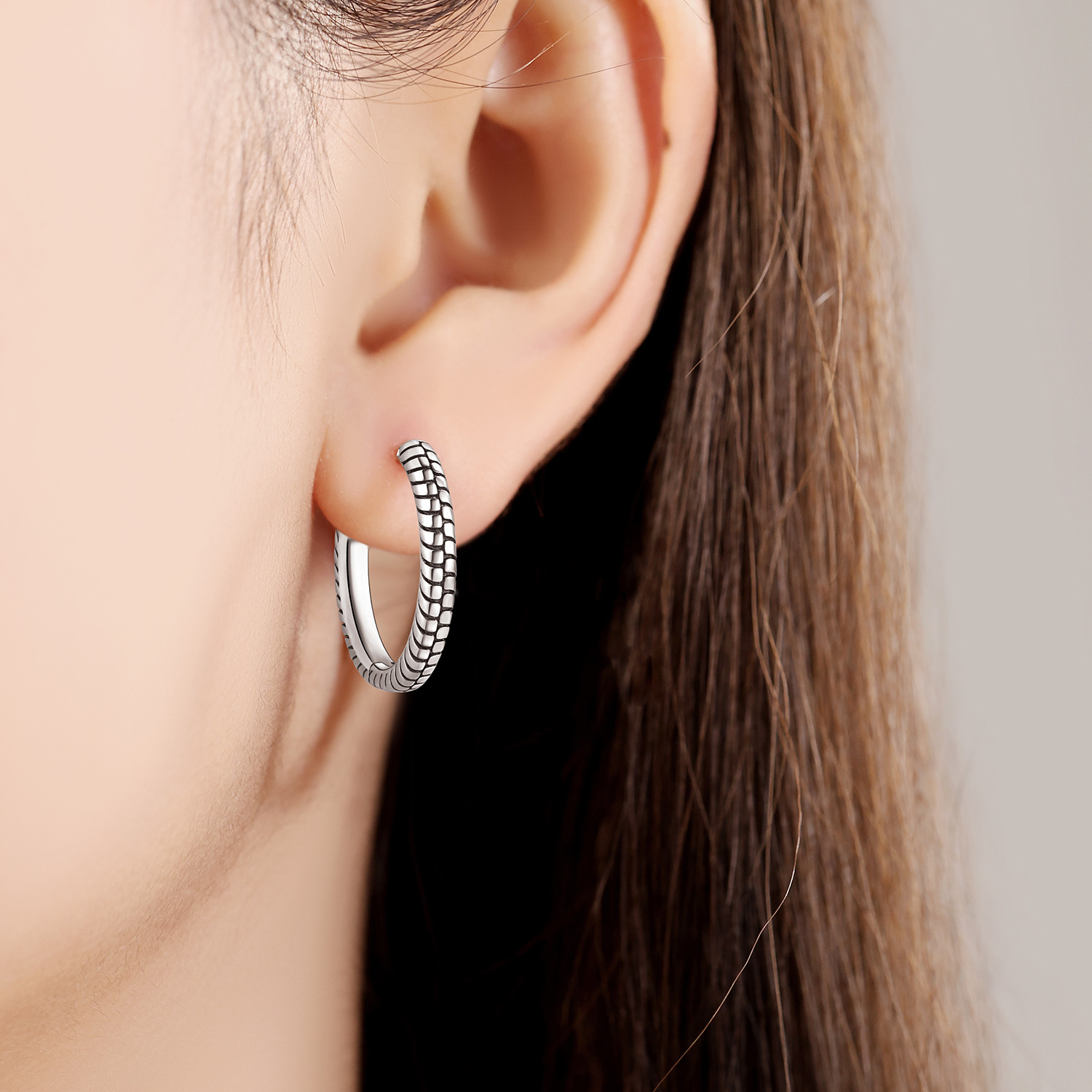 本物の925スターリングシルバーフープピアス,女性用,最小限 - Hoop Earrings のレビューと価格