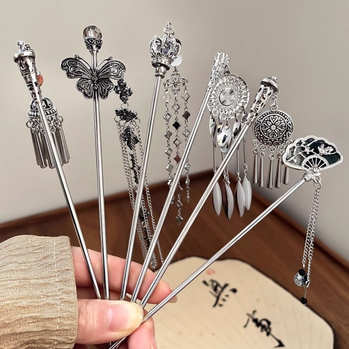 エレガントな女性のヘアピンアンティークシルバー蝶タッセルヘア - Shop Jewelry & Watches Near Me のレビューと価格
