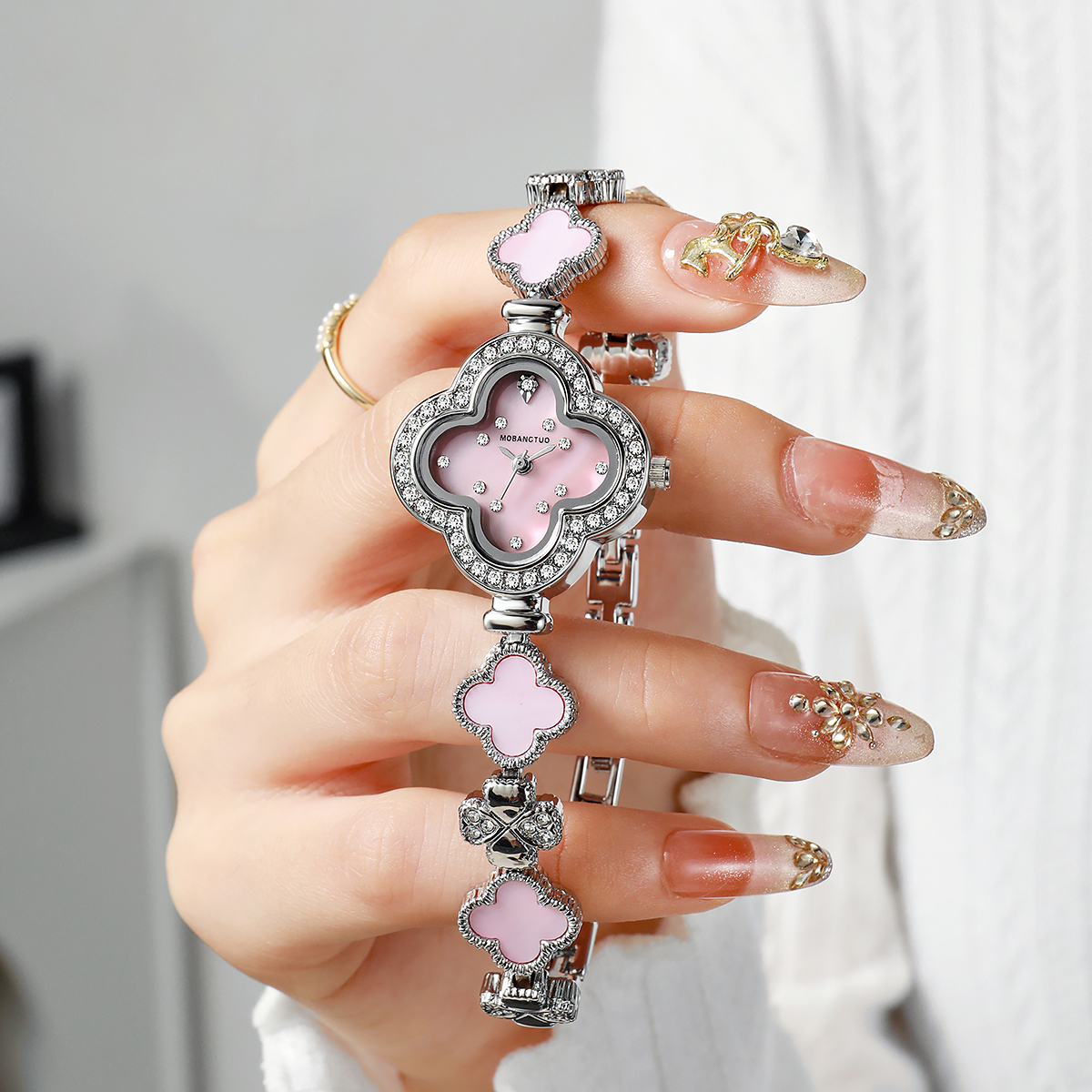 高級四つ葉のクローバー女性用クォーツ時計ダイヤモンドがちりば - Jewelry Watches Silver のレビューと価格