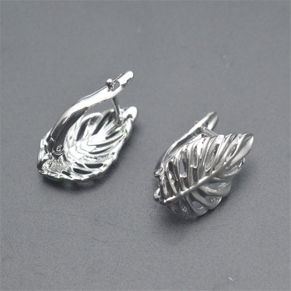 1/2個 18K金メッキ真鍮製 葉っぱ型中空ファッションイヤ - Hoop Earrings のレビューと価格